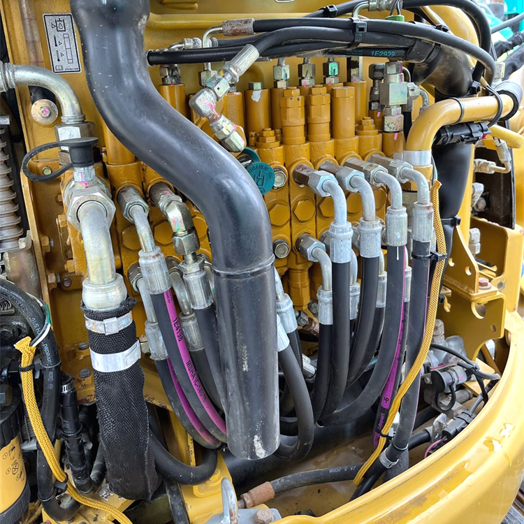 Cat 303 Mini Excavator Made in Japan with Original Hydraulic Valve in Good Condition