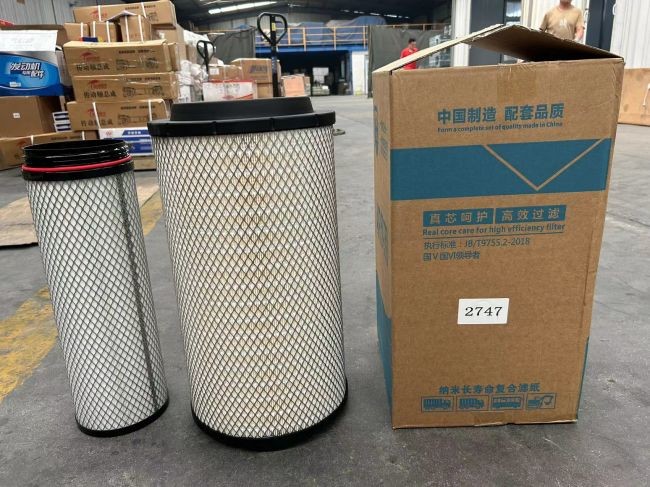 Wholesale Price 710W08405-0017/0021 HOWO Truck Parts PU2747 Engine Air Filter Truck Air Filter