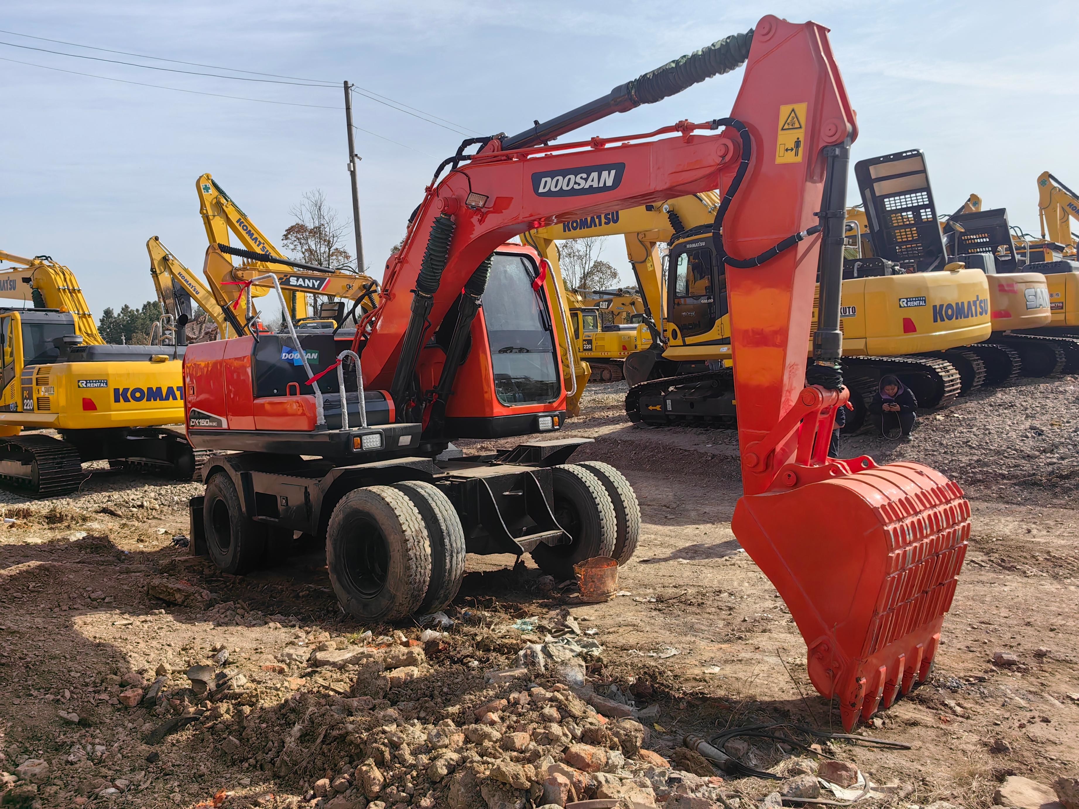 Korea Original Used Doosan Wheel Excavator DX150w-7 With 0.75m3 Bucket Capacity