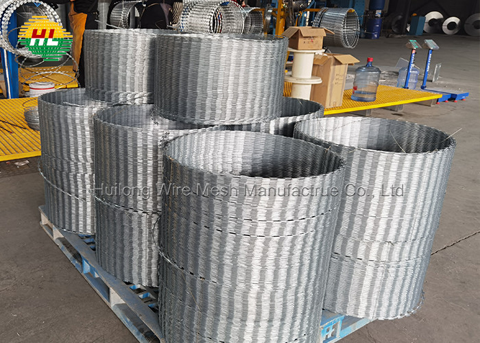 Galvanized ASTM Security Concertina Barbed Wire Anti Climb 500mm Cbt-60