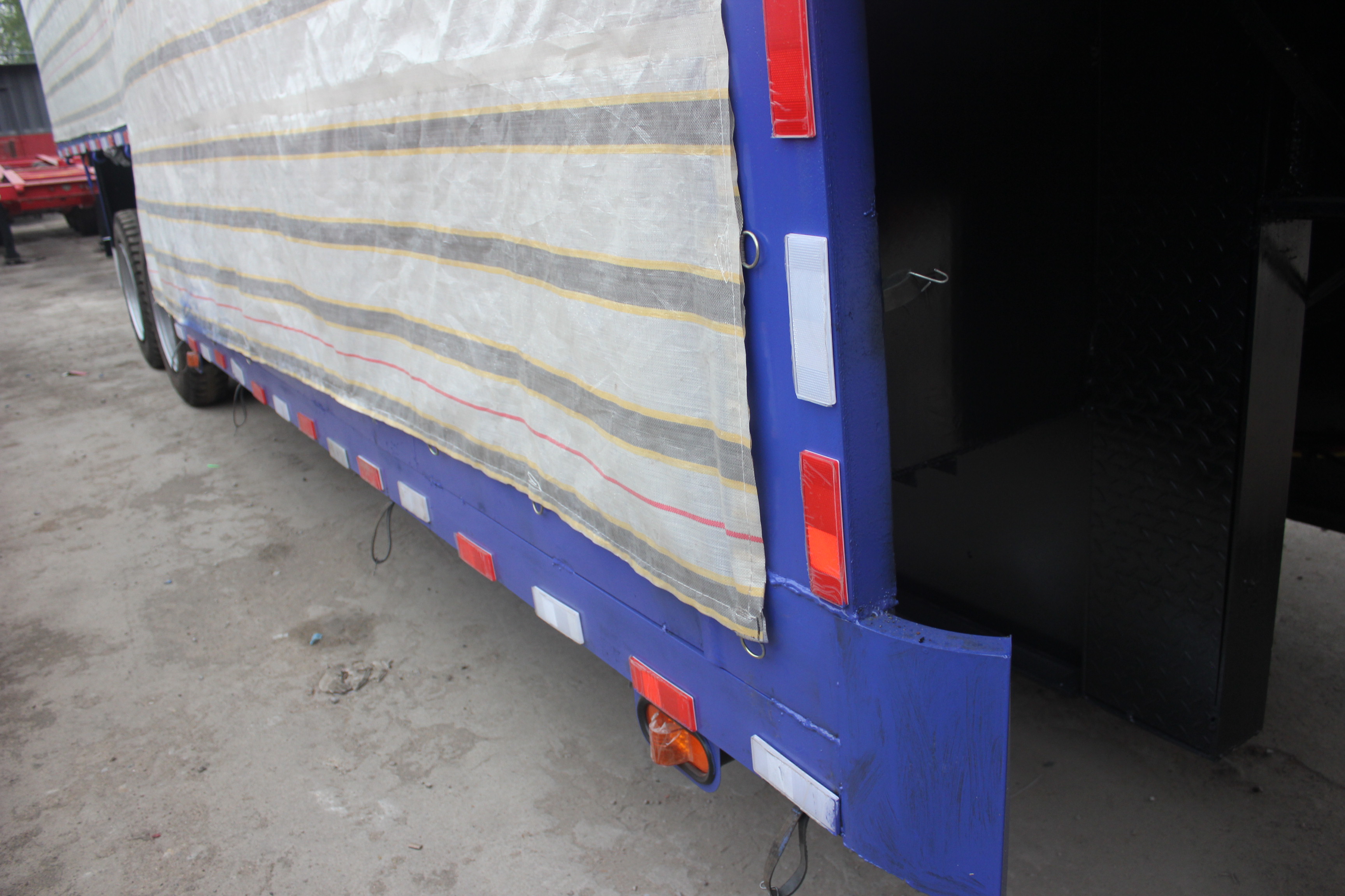 NDRC Announced Enterprise 40 Tons Curtain Semi Trailer with Dual Line Braking System