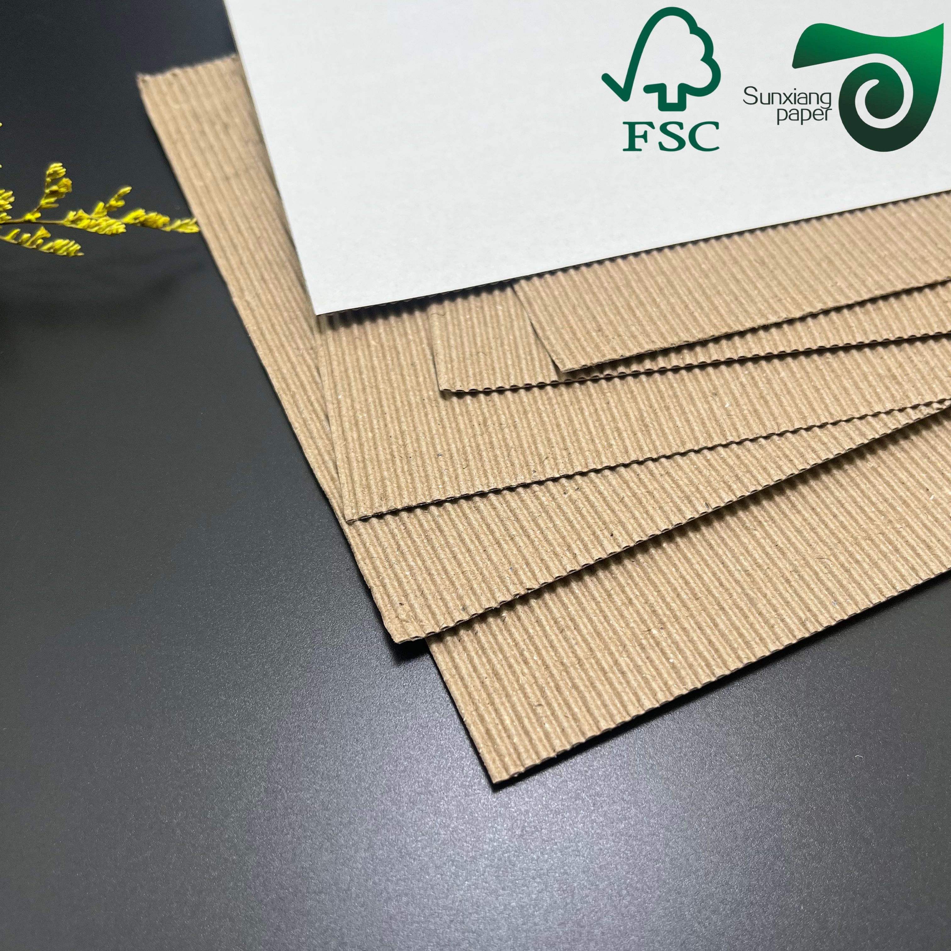 FSC 502mm 693mm Black E Flute Corrugated Cardboard Sheets For Carton Packing