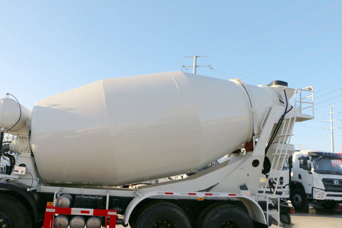 Shaanxi Automobile Commercial Vehicle Xuande X6 300HP 8X4 7.4m3 Concrete Mixer Truck