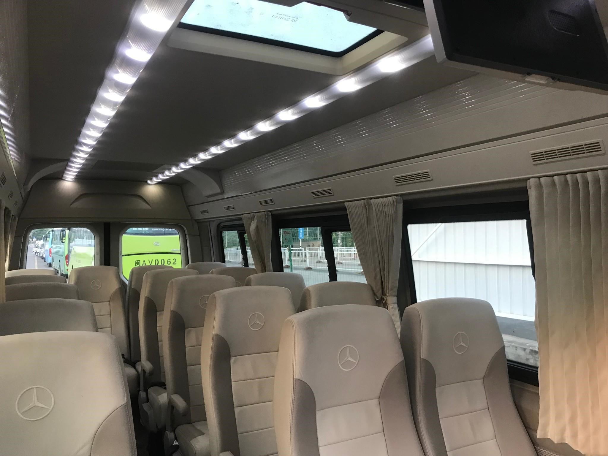 Mini Benz Bus 17seats Used Van Hagrid 110KW 2017 Optional
