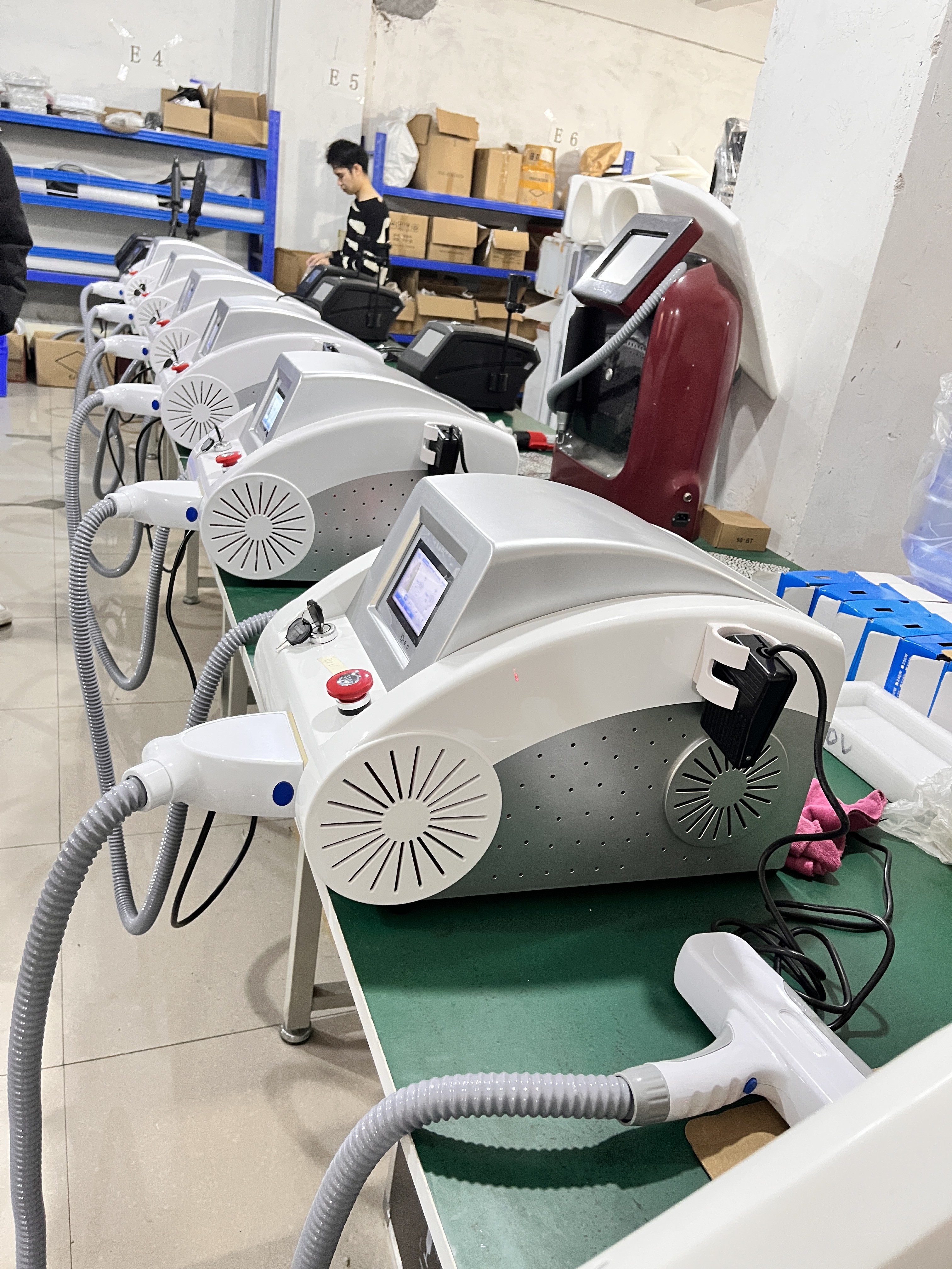 J300 Pigment Removal Best Selling 1064nm 532nm 1320nm Q Switched Nd Yag Laser Tattoo Removal Skin Whitening Machine