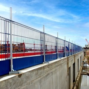 China Bolt-Together Edge Protection Barrier With Customizable Layout Options on sale