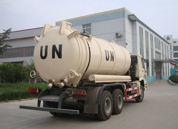 Collecting Sewage Sludge Vacuum Pump Septic Tank Cleaning Truck LHD 6X4