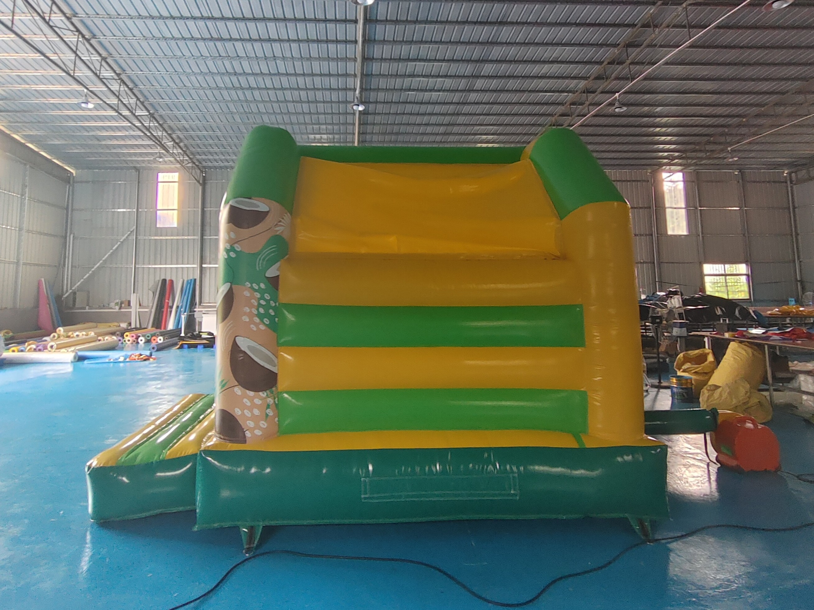 Commercial Grade Inflatable Combo Coconut Tree Sandbeach Inflatable Bouncy House With Slide Jumping Castle For Sale