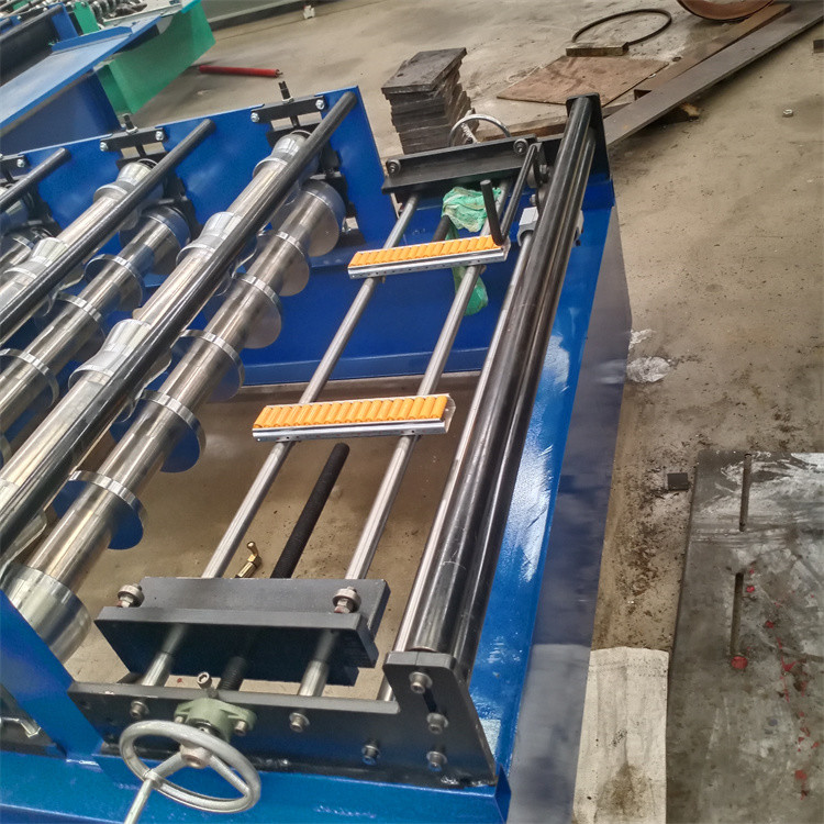 Pre Painted Steel Galvanized Ibr Roof Panel Roll Forming Machine For Wall Panel