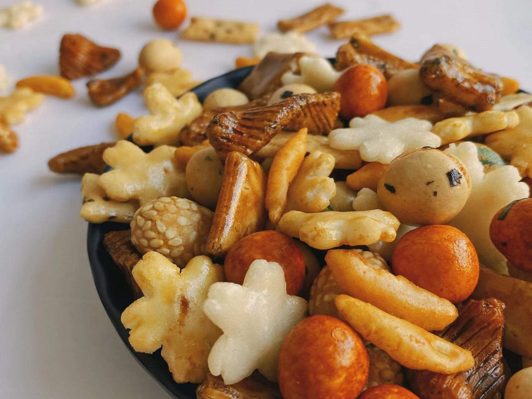 High Temperature Baking Rice Cracker Snacks Mixed Peanut Custom Service