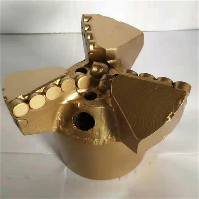 203mm 3 Wings Step Drag Bit with Thread 3 1/2′′ API Reg for Soft Rock Drilling