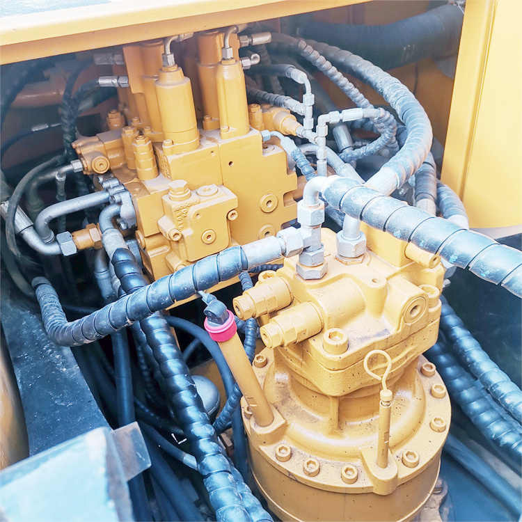 21 Ton Crawler Chain Used Sany Excavator 215 in Shanghai 0.93 m3 Bucket Capacity