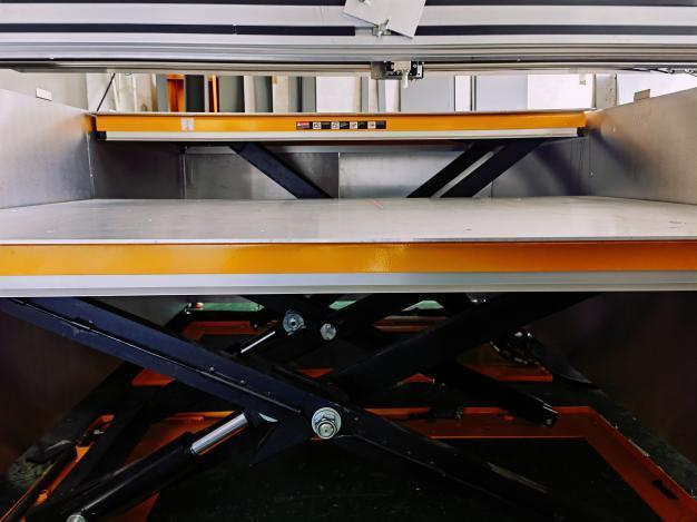 Compact CNC Glue Dispenser Machine Energy Efficient Low Maintenance Safety