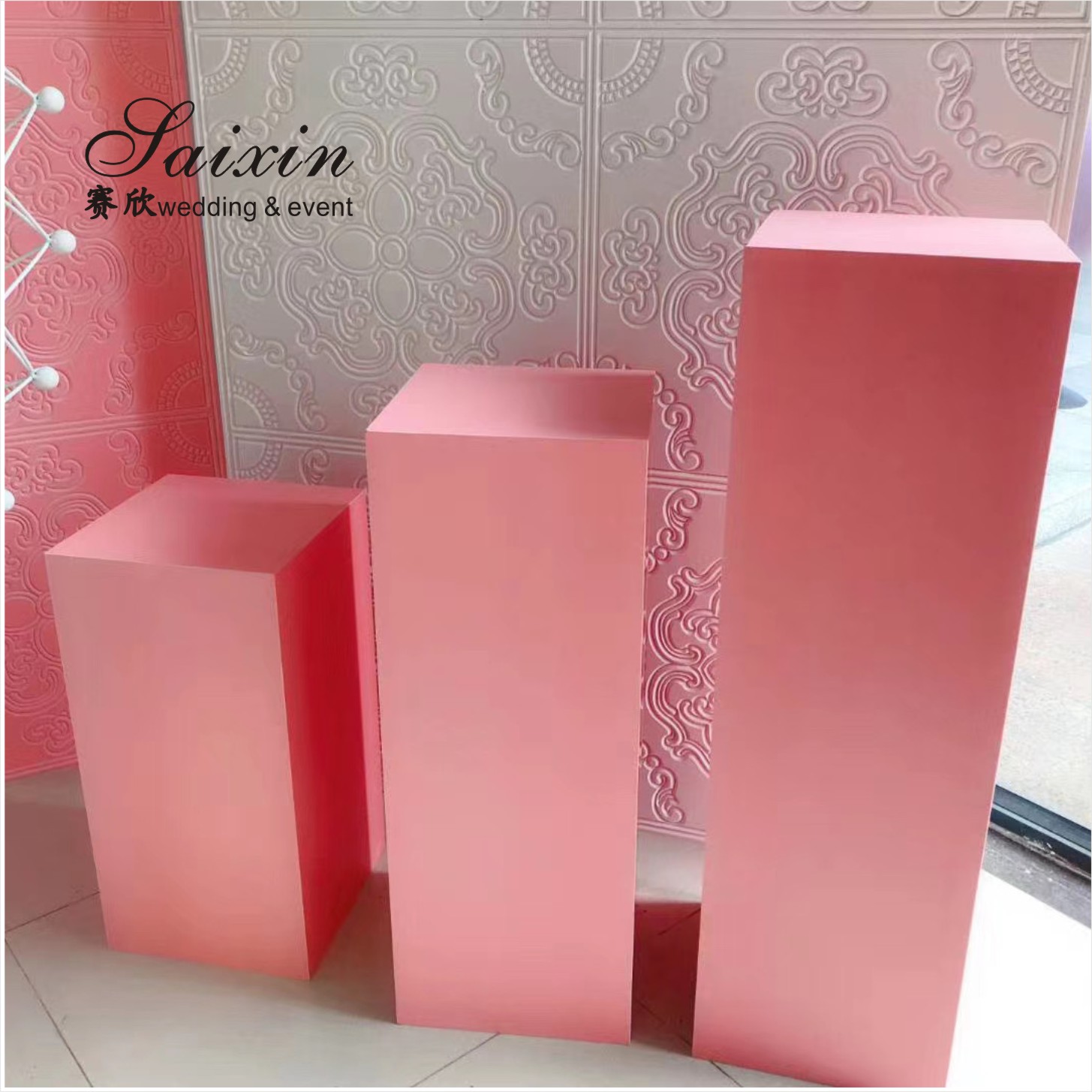 Antique Decoration Backdrop With Artificial Flowers Square Mirrored Pedestal Stand 120cm