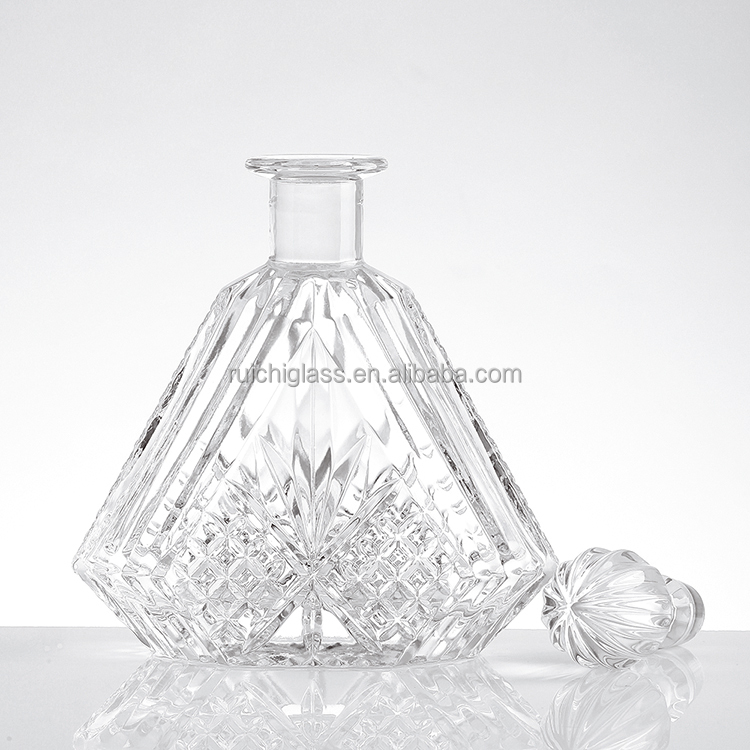 end Whisky Glass Bottle with Embossed Logo and Super Flint Glass Material