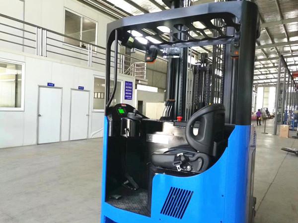 2T Electric Reach Truck , 2.5T Narrow Aisle Reach Truck With Leaning Back