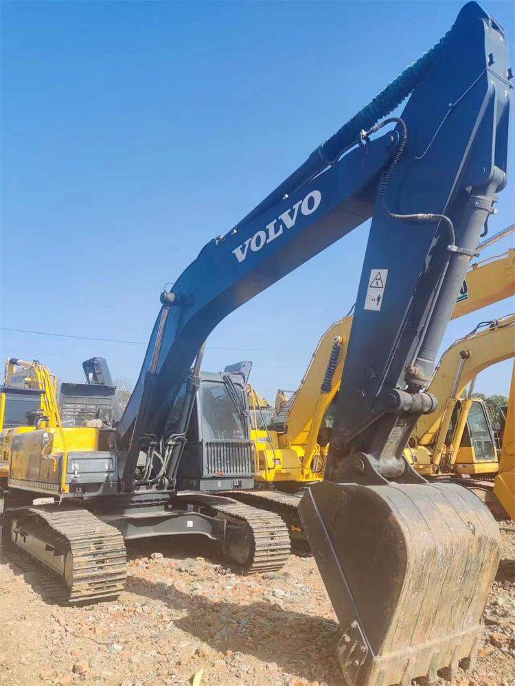 Volvo240 24TON Crawler Excavator with 1.2M³ Bucket Capacity and Wonderful Condition