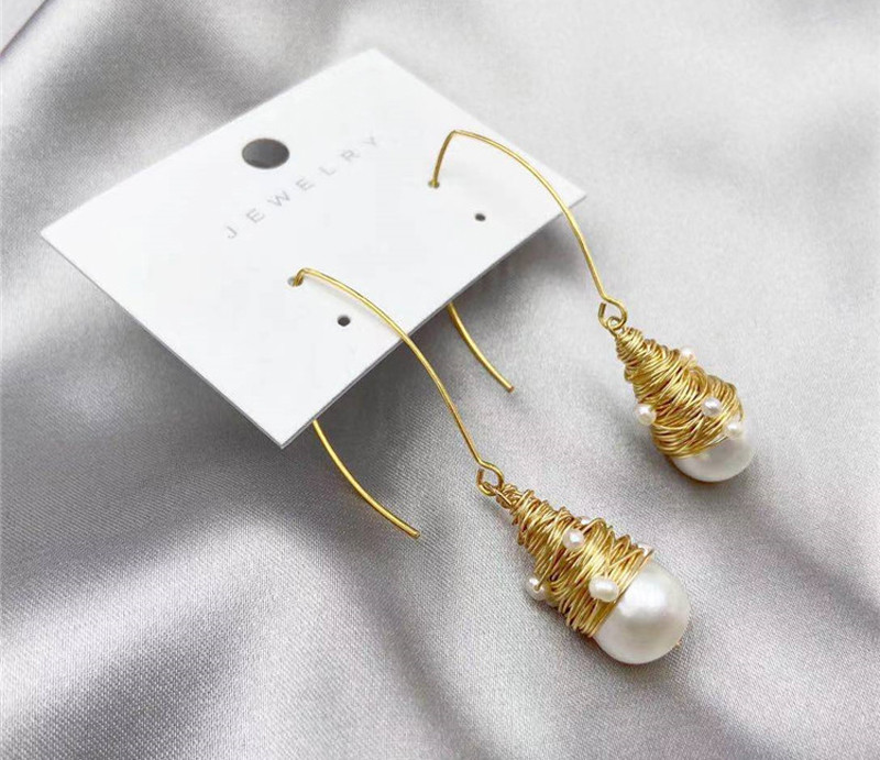 New Design Waterfresh Pearl Earrings Temperament Geometric Gold Color Metal Hoop Earrings Baroque Pearl Earring Women