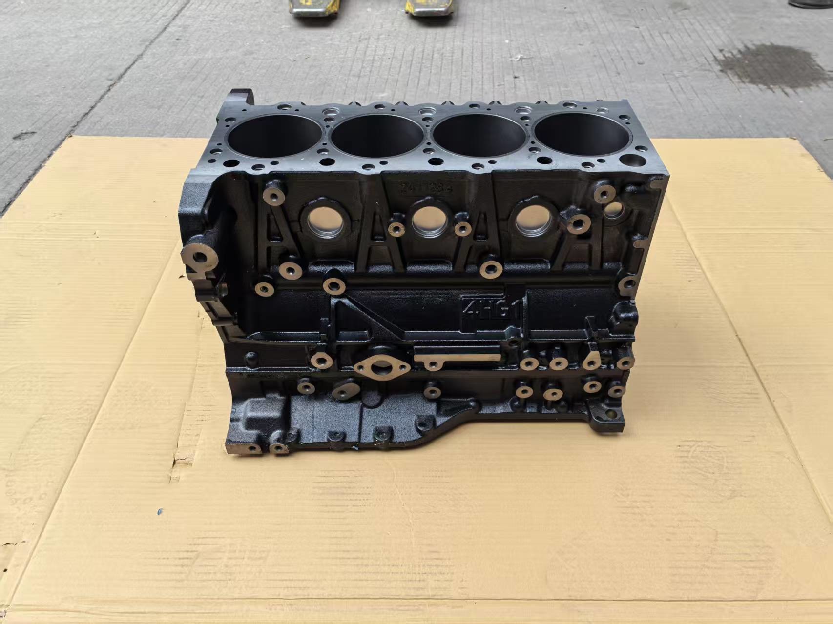 8982045330 ISUZU NPR Parts 4HG1 Cylinder Block 4 Diesel Cylinder Liners Casting Steel