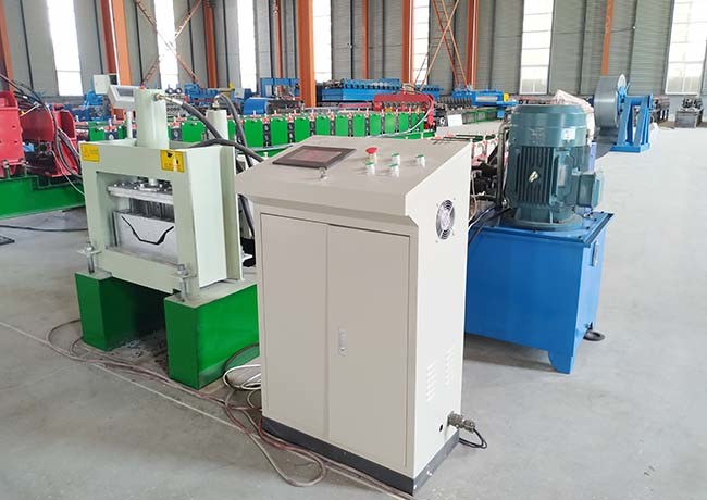 Hydraulic Rain Gutter Roll Forming Machine / Round Downspout Machine Input Width 300mm
