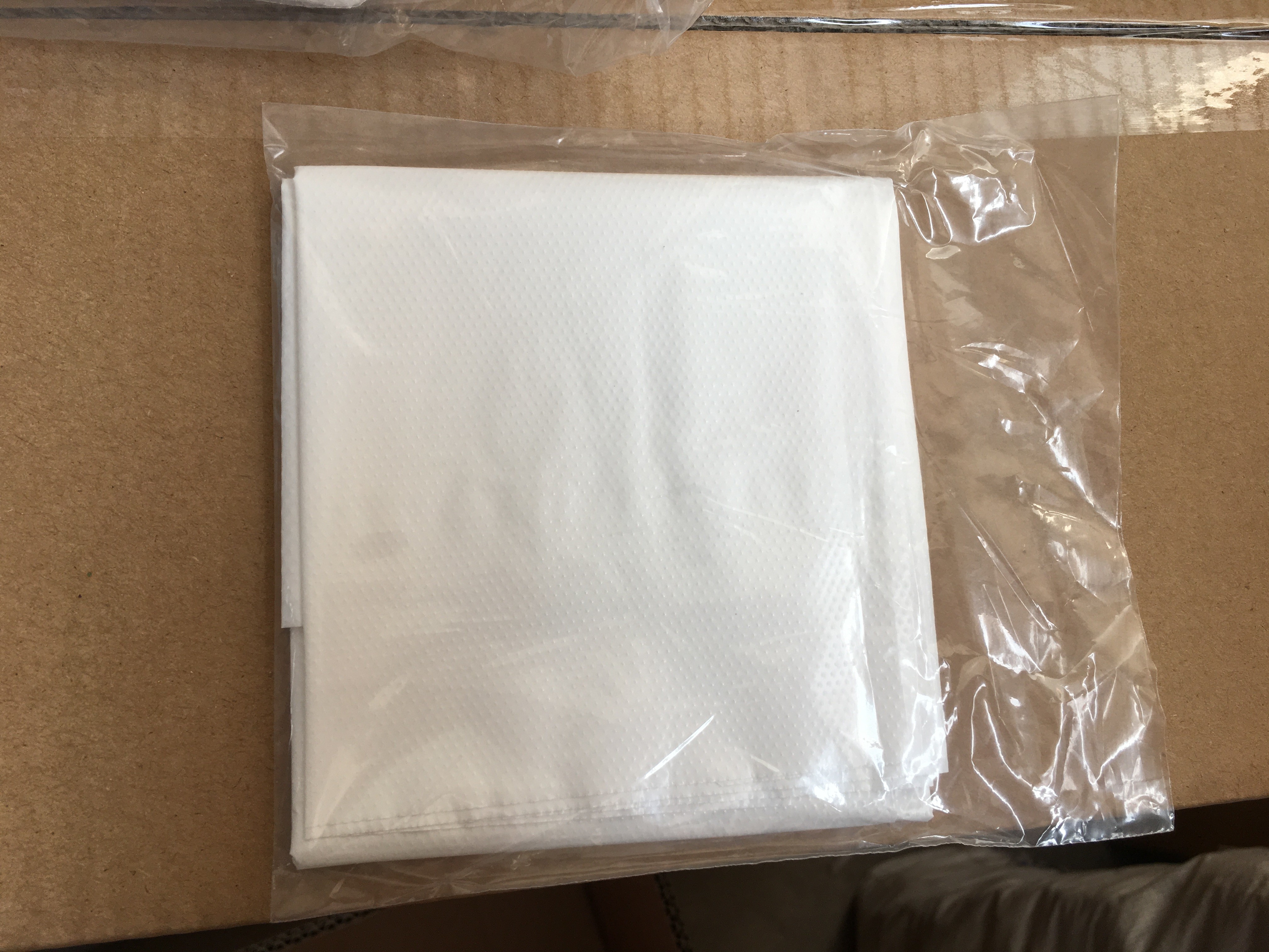 Disposable PE Plastic Hair Cape Single Folded for Beauty Haircut Protection