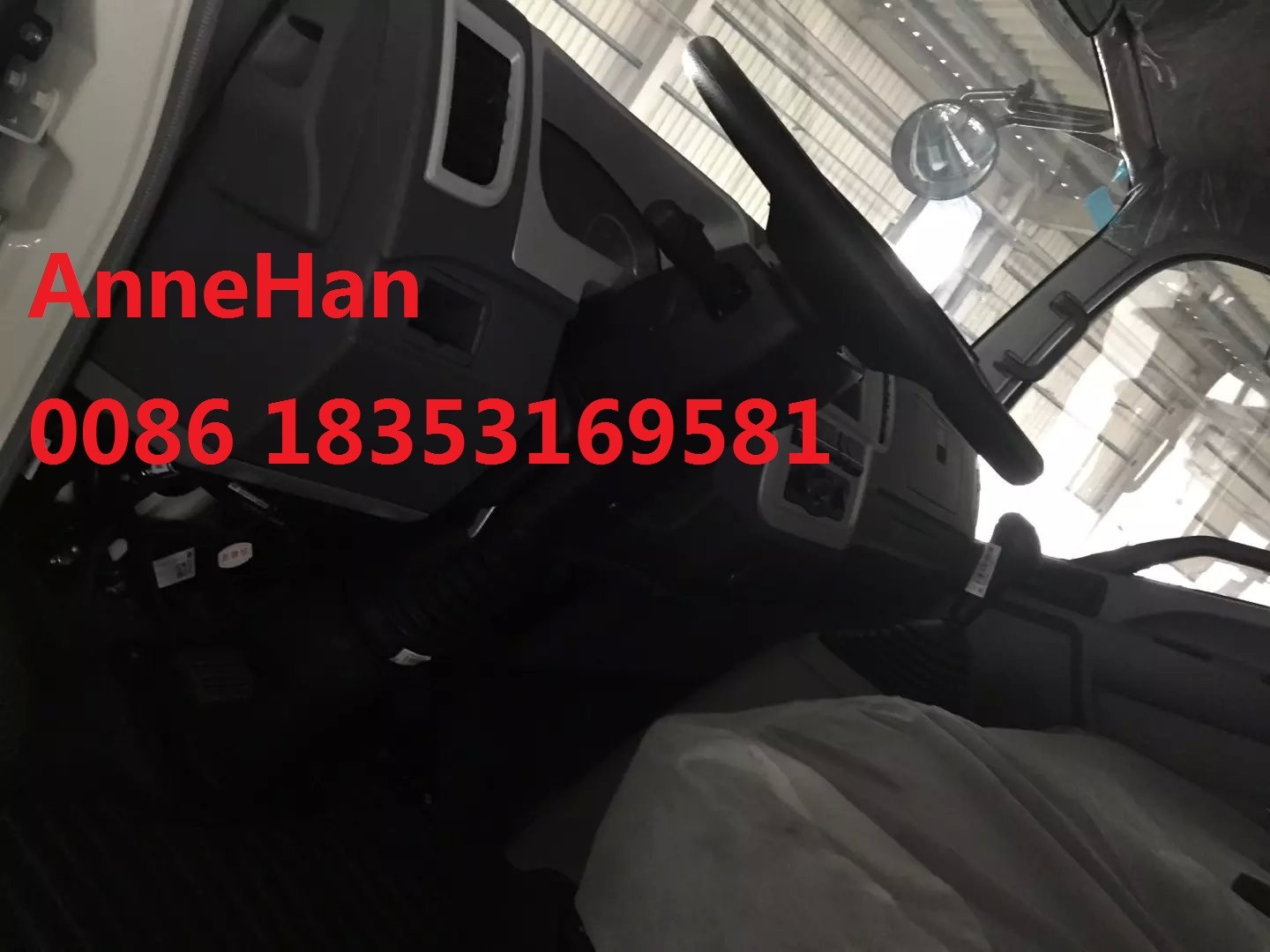 Double Seats 4x2 Fuel Tank Truck SINOTRUK HOWO 5m3 With Engine Chaochai And Cab 2080