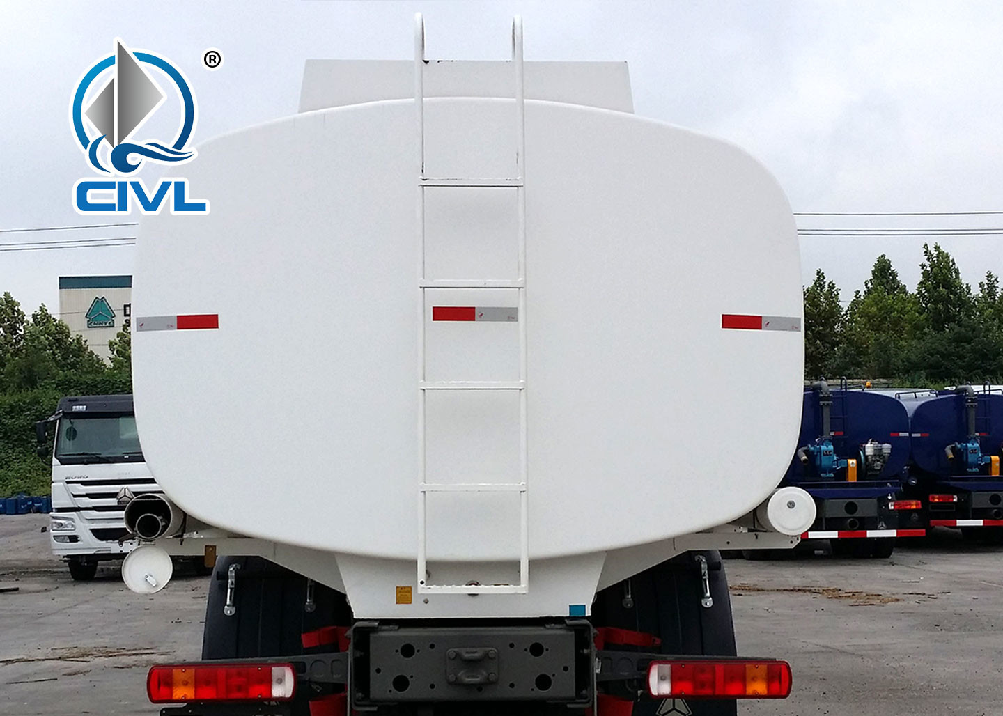 SINOTRUK Oil Tanker Truck HOWO OIL TANK truck 6X4 25000L 336 / 340 / 371HP EUROII/III