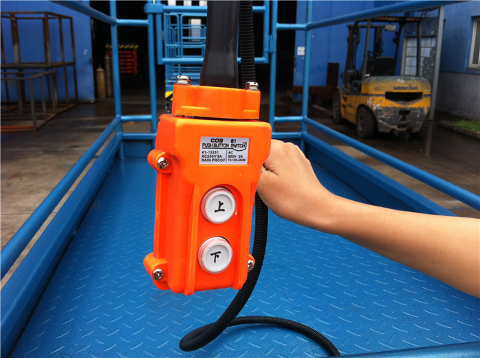 Electric Mobile Scissor Lift One Control Box On Platform Motorized Wheel Walking