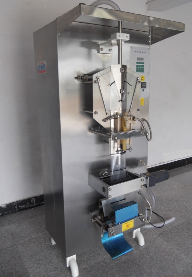 Easy-to-Operate Liquid Filling Machine with 1000/2000/4000 BPH Capacity 220V