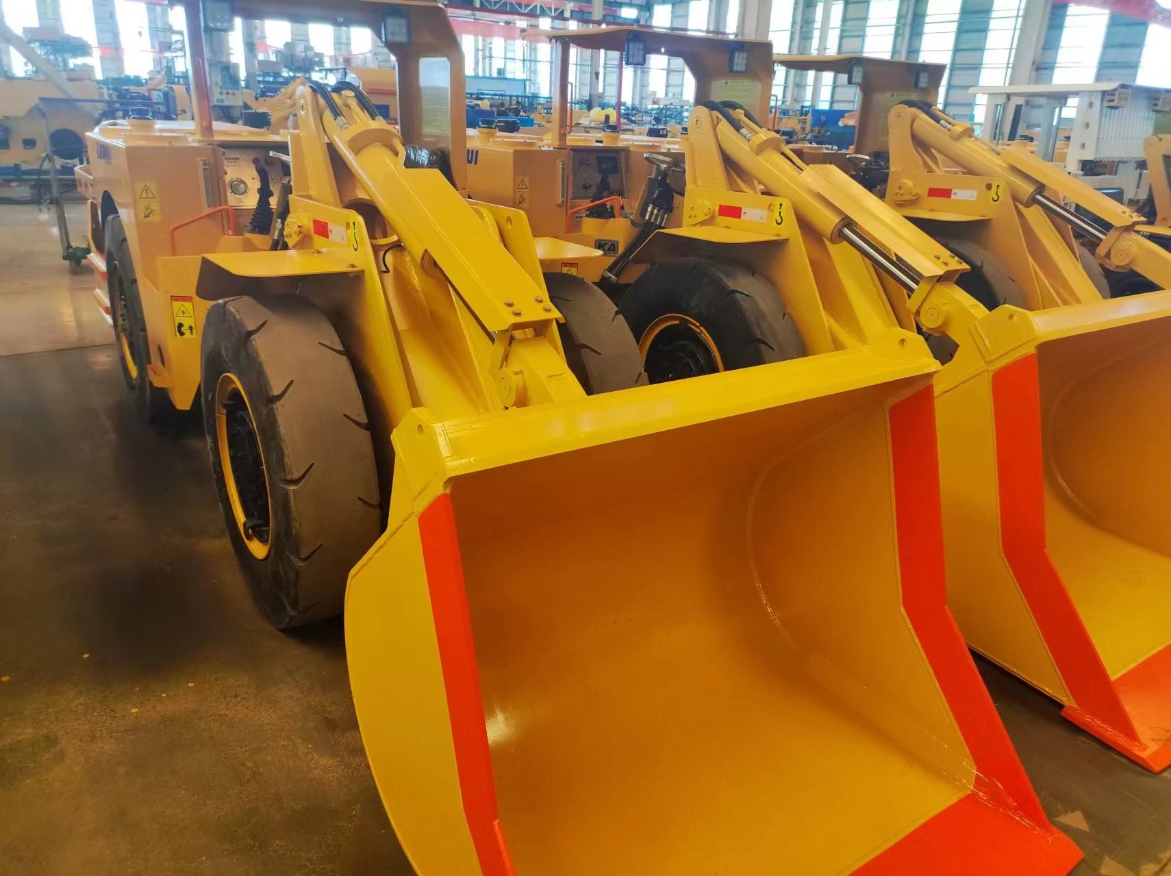 Mini Underground Loader Compact Tunnel Use Underground Equipment Bucket 1 Cube