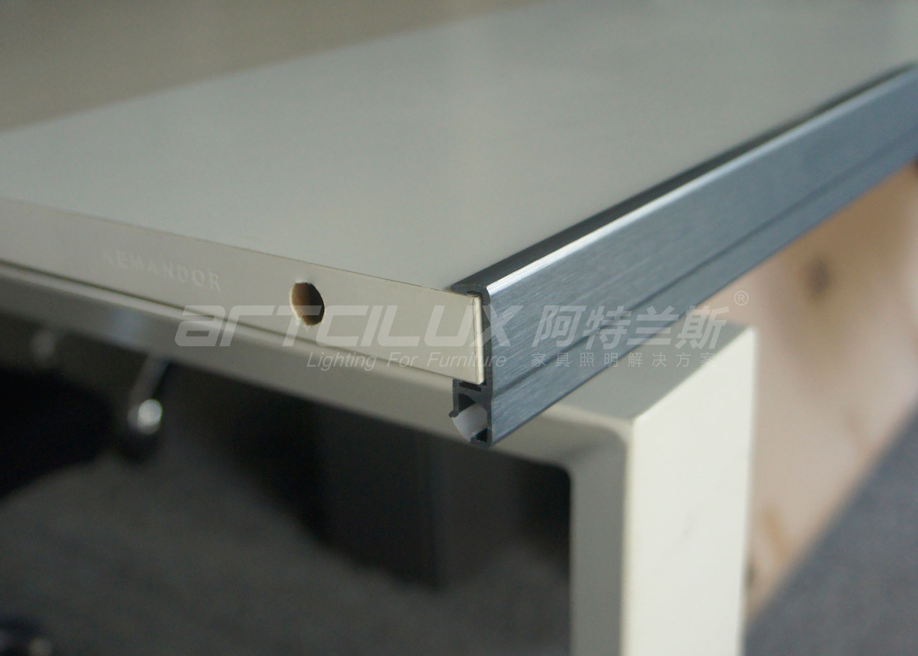 Modern Furniture LED Shelf Light Kit with Recessed Style Clip Mounting A2600