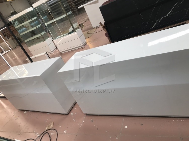 ODM Mobile Accessories Showcase With T5 LED Light