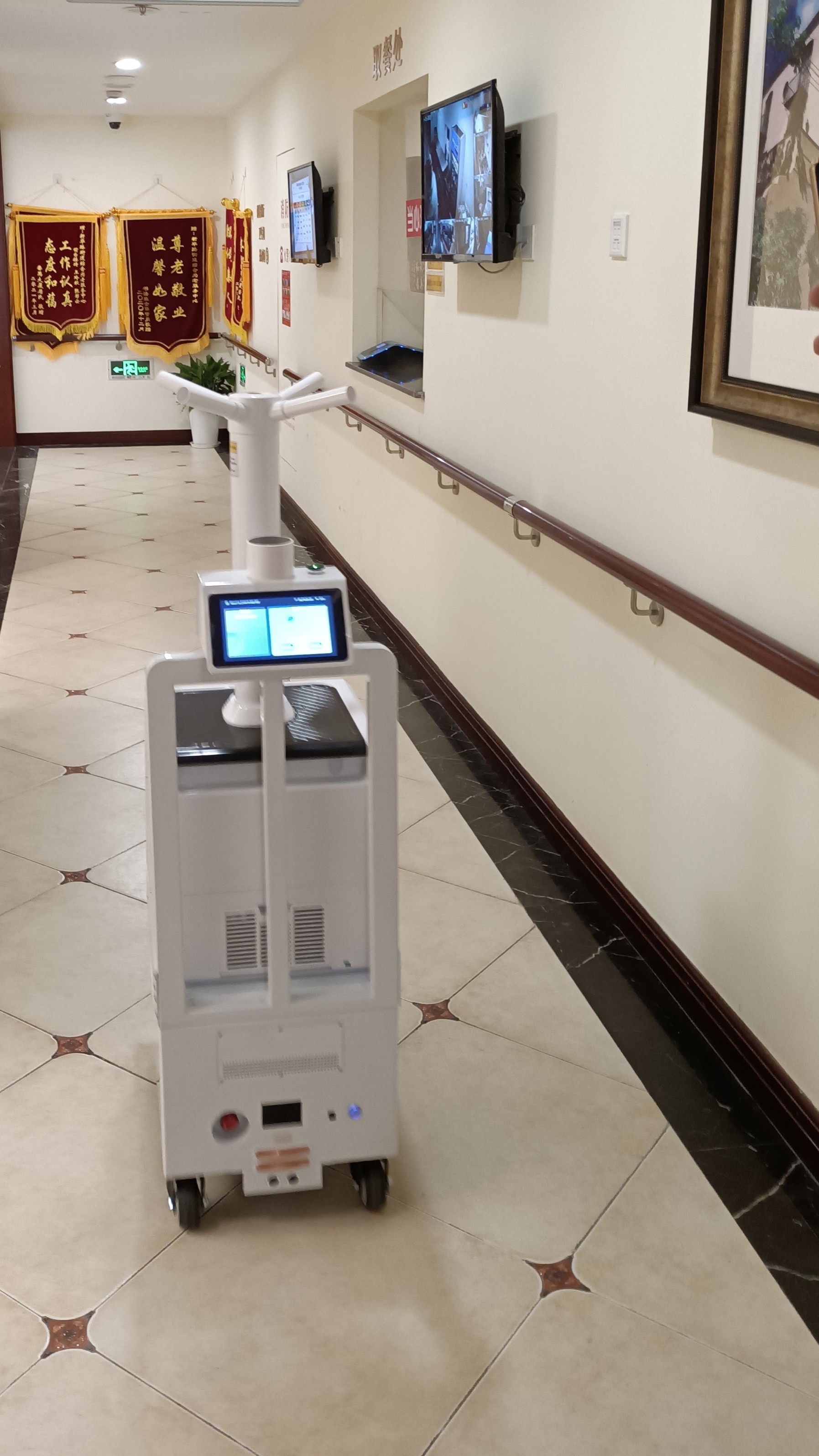  V-SLAM Disinfectant Spray Robot Navigation Fog Disinfection Machine Manufactures