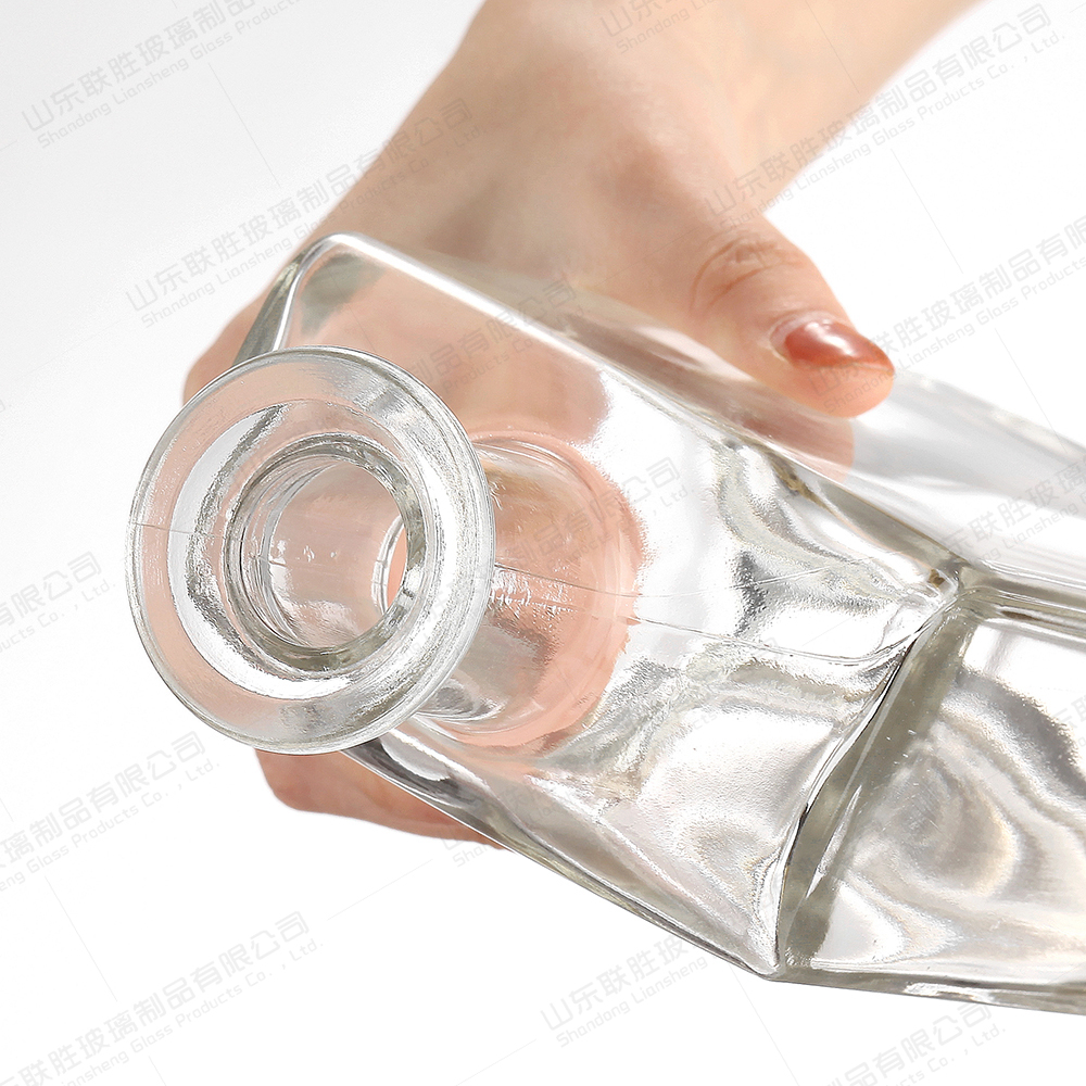 Flat Square Customized Glass Bottle For Gin Whiskey Rum 500ml 750ml 700ml