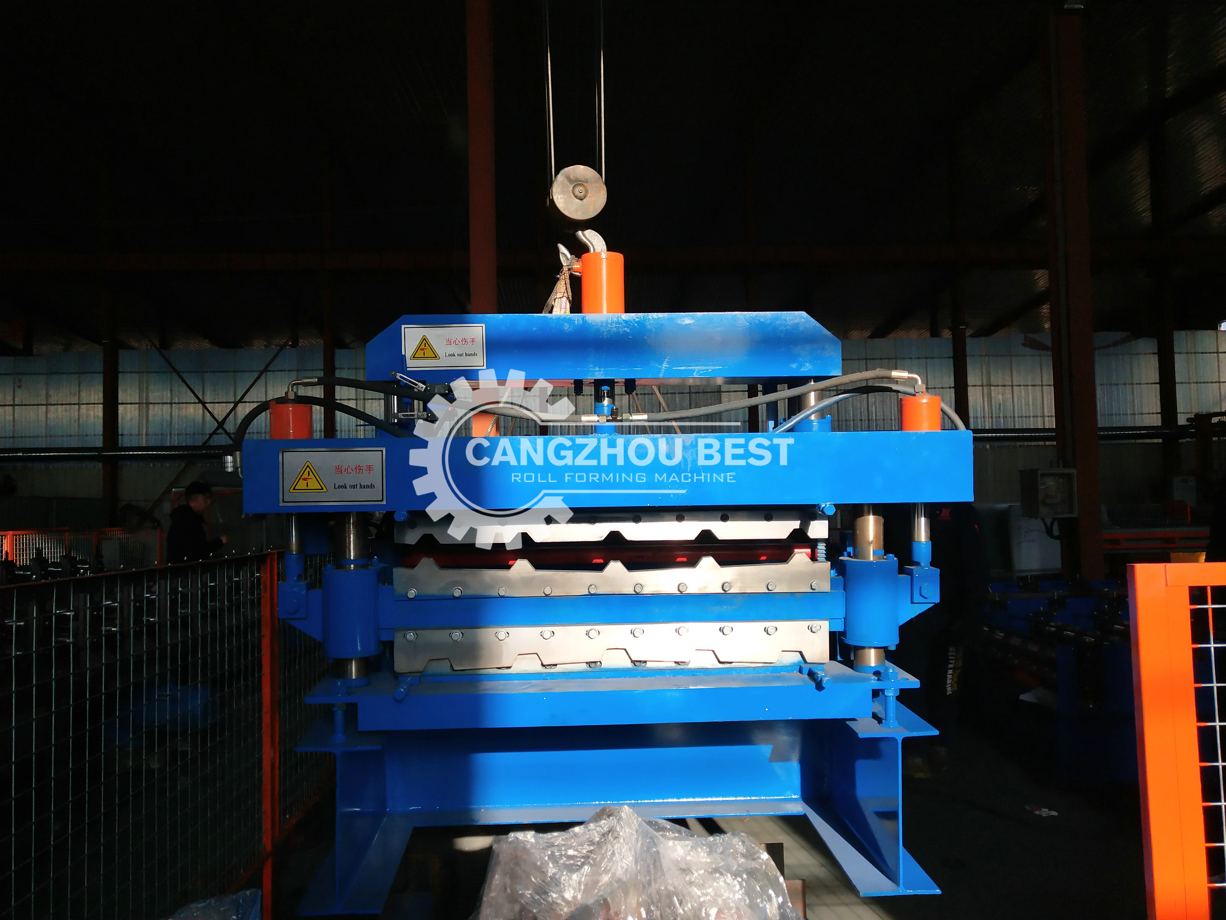 PLC Control 380V 50HZ Metal Roof Making Machine With 24 Months Warranty