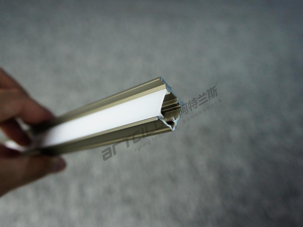 12V Standard Cabinet Strip Light 90lm White Emitting Color Adjustable Length