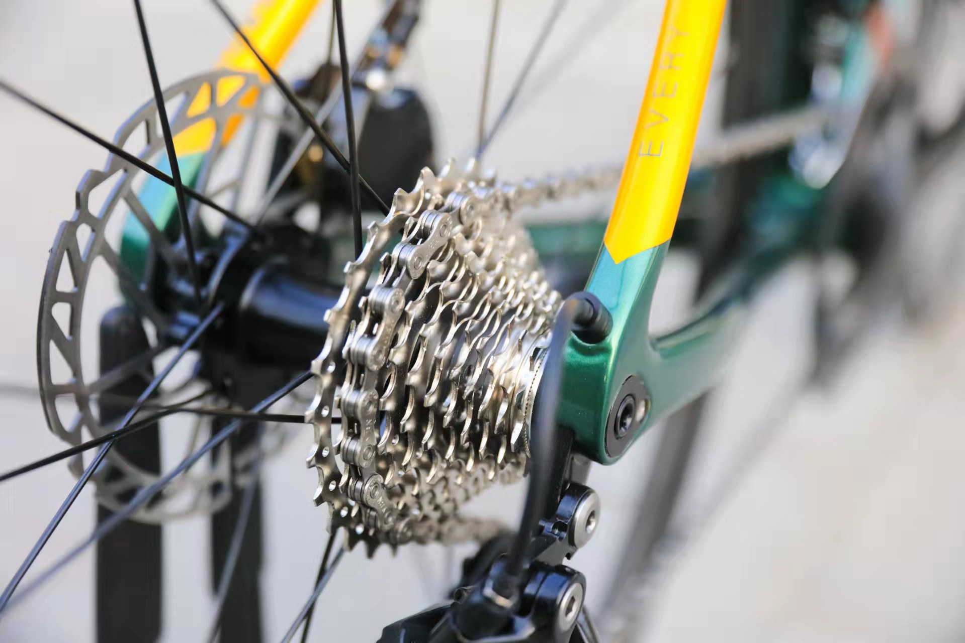 Carbon Fibre Fork Material and Aluminum Alloy Rim Material 700c Road Bike Racing Bicycle