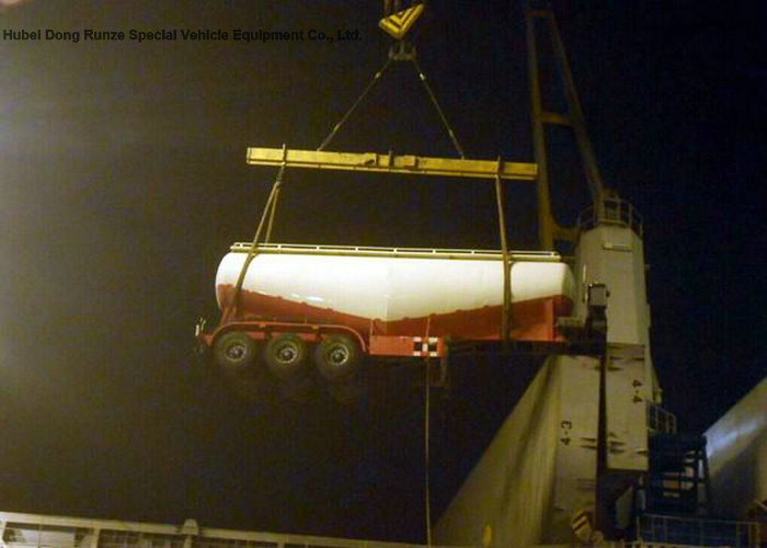 55-70cbm Tri Axle Bulk Cement Tank Trailer With Diesel Engine For Dry Powder Meterial