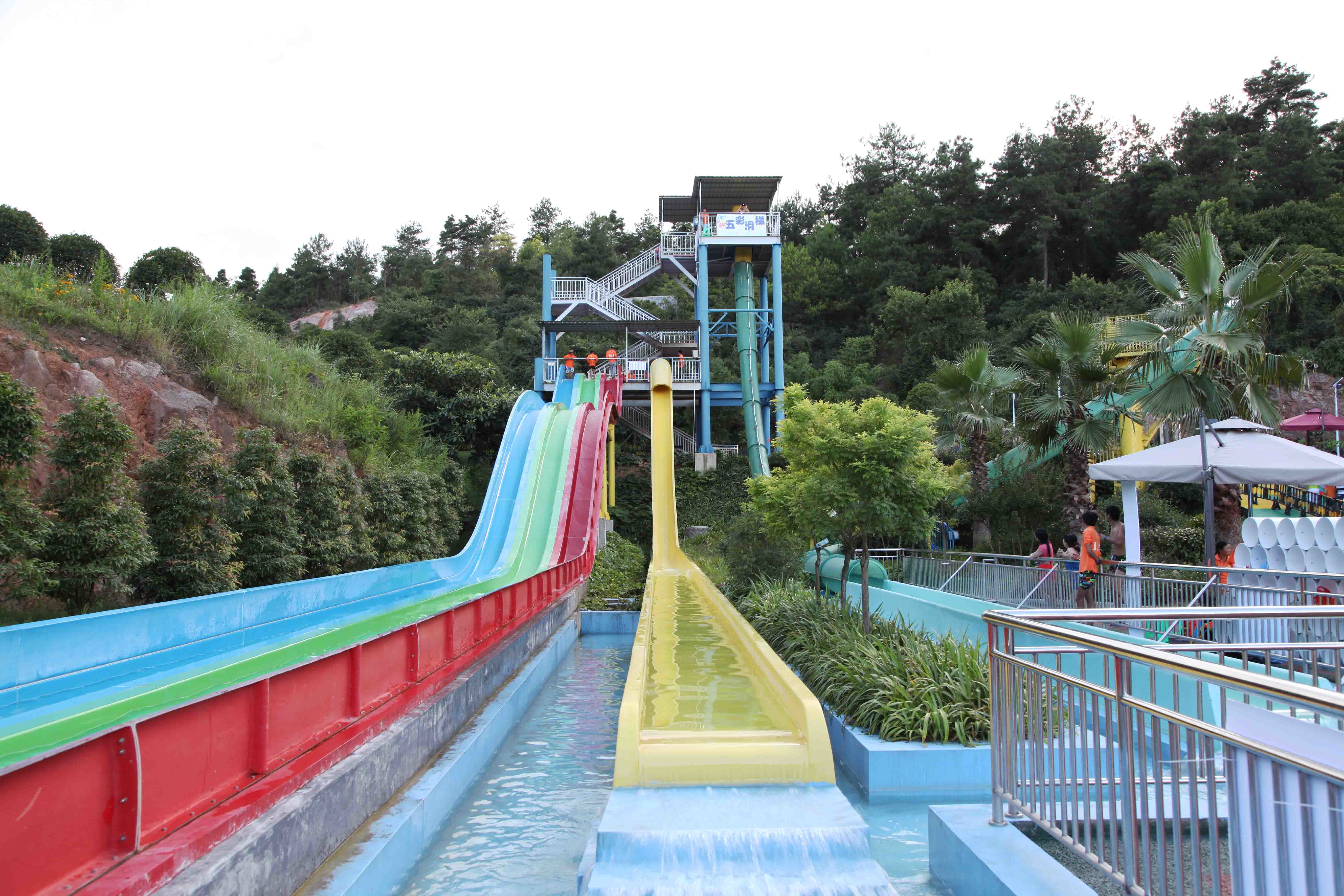 Classic Multi Slides Fiberglass Water Slides At Water Parks in Red Yellow Blue