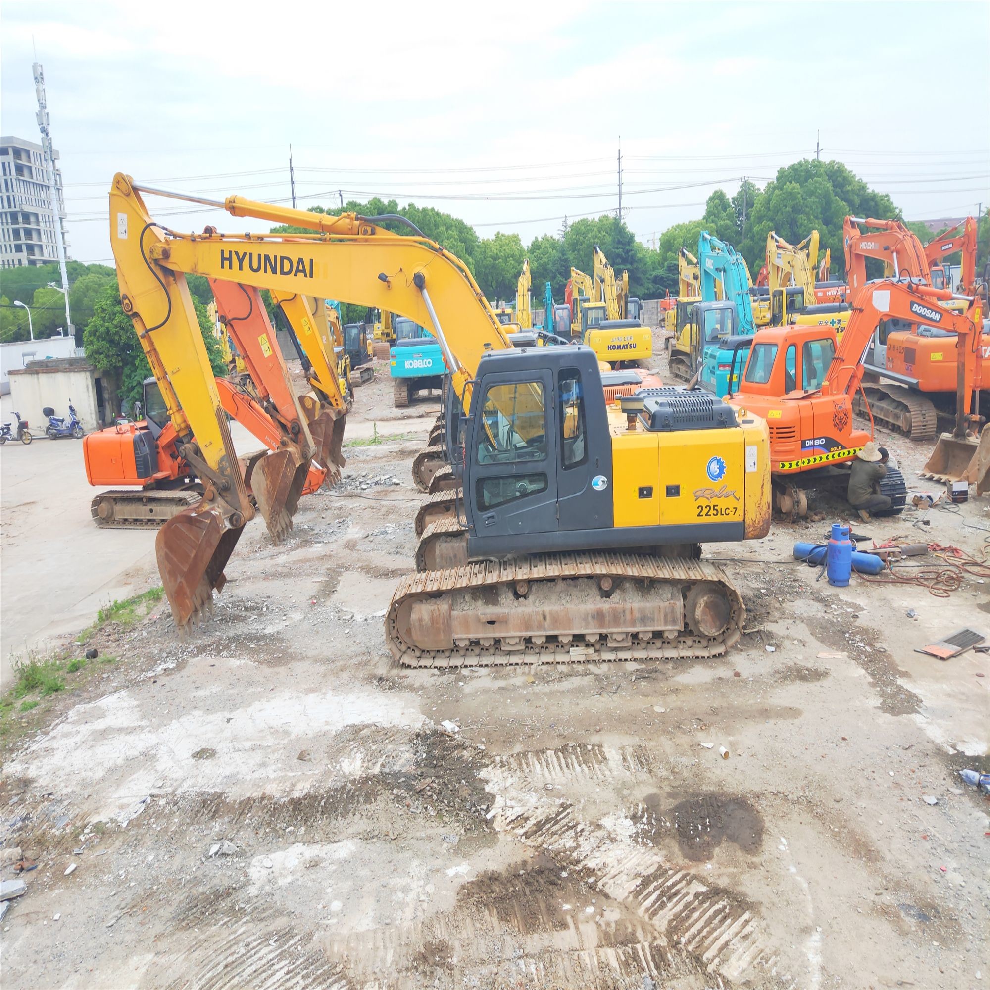 Secondhand Hyundai Excavator R225LC-7 Used 22ton Medium Type Crawler Digger