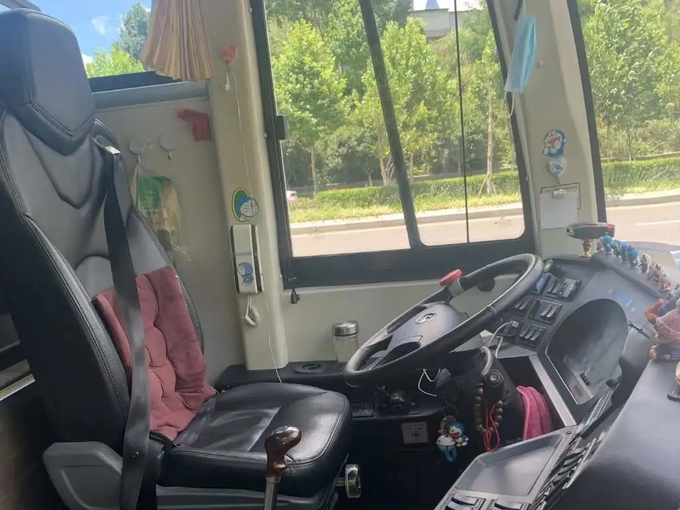Second Hand Bus Big Luggage Compartment Rare Engine 375hp 56 Seats A/C Used Kinglong Bus XMQ6135 LHD/RHD