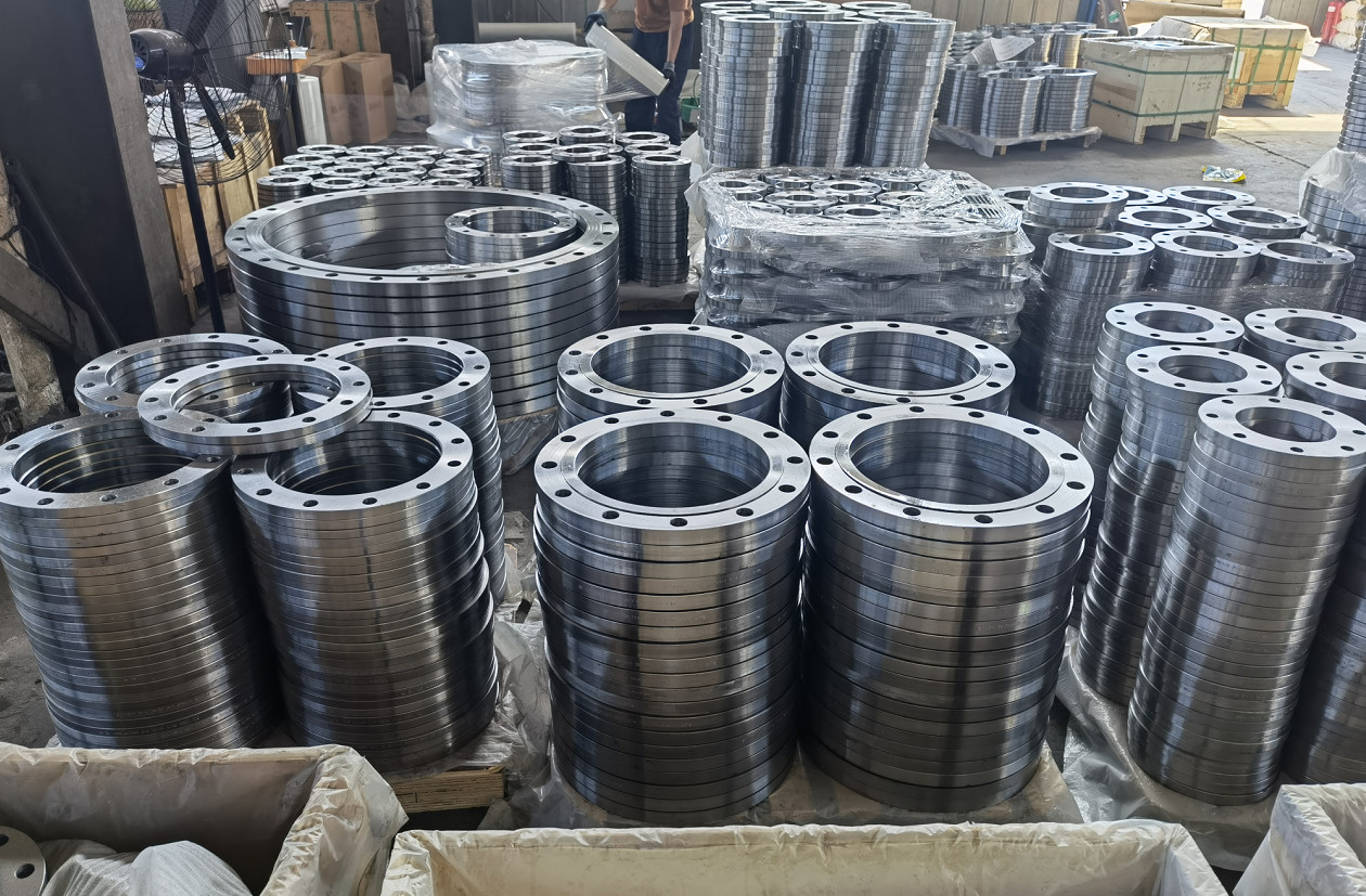 Class B / D Awwa C207-07 A105 Carbon Steel Pipe Flanges 4”-144”