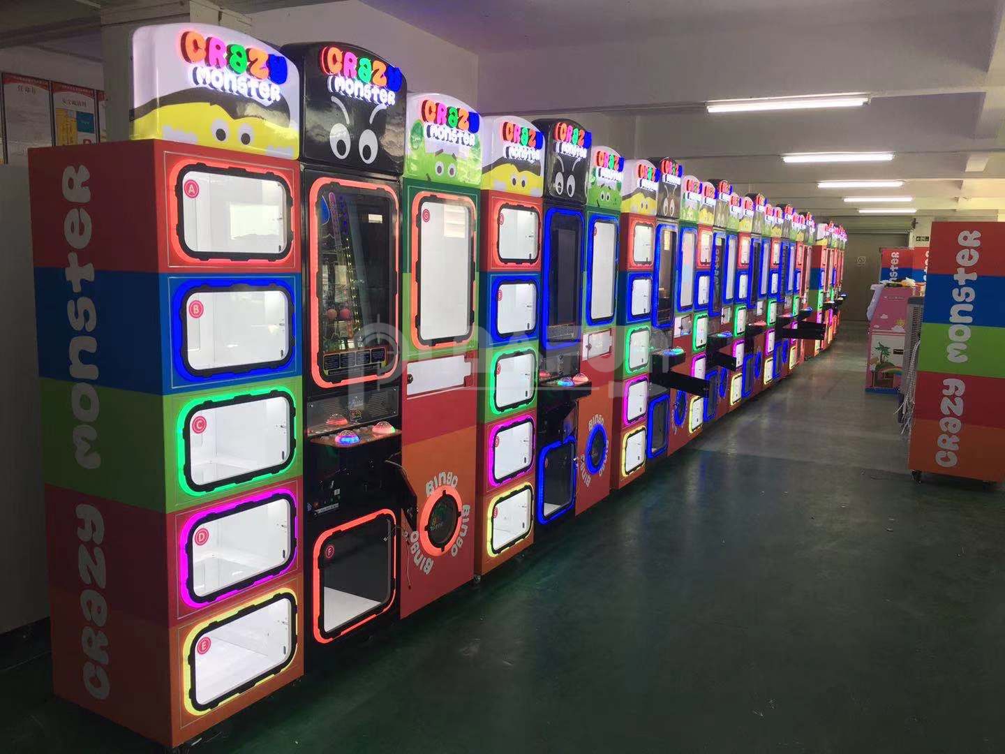 Latest Hot Selling Coin-operated Kids Aldults Shopping Mall Carnival Snack Man 6 Box Bill Acceptor Present Gift Vending Machine