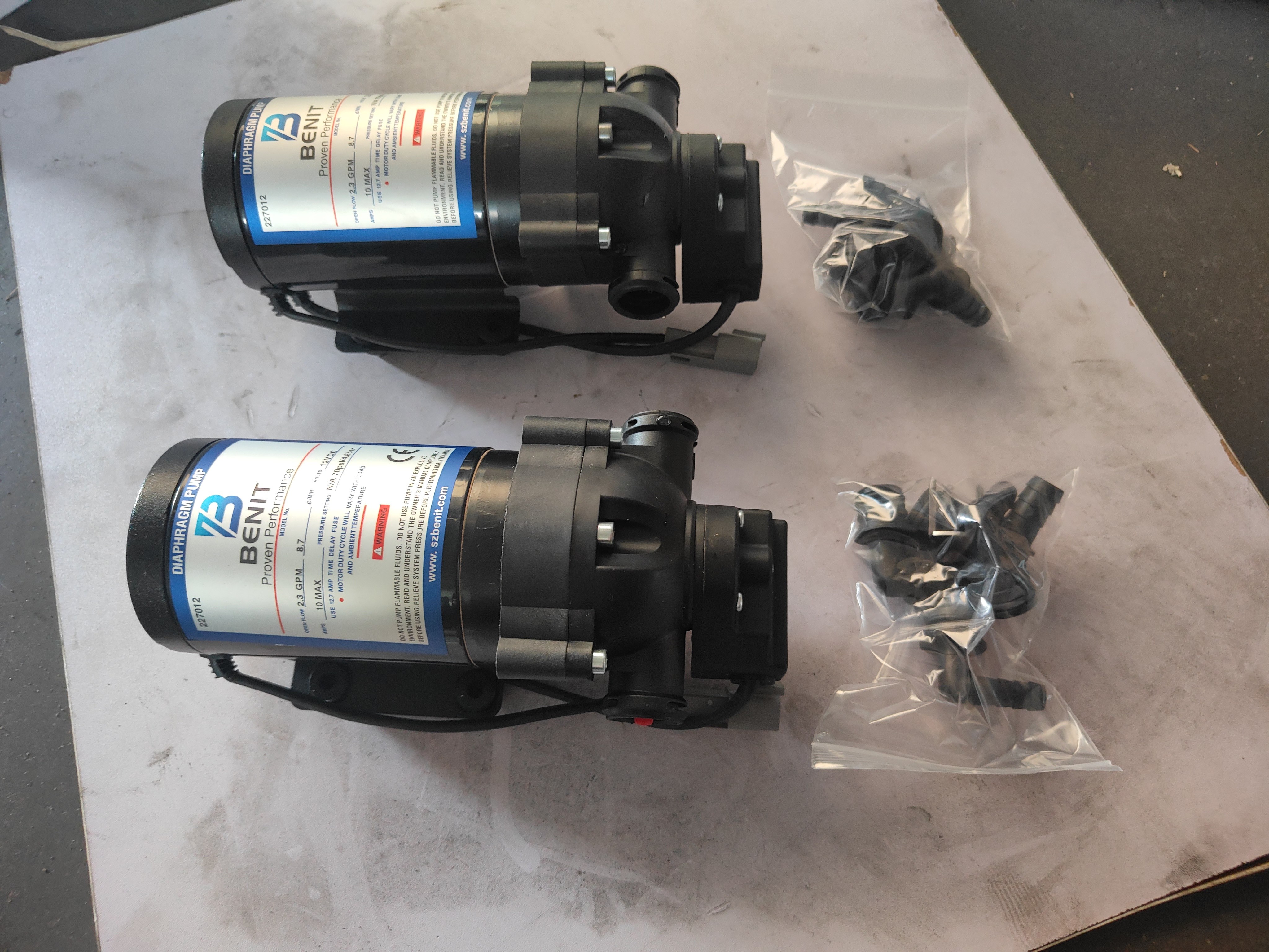 24V Water Pump 2.3GPM 8.7E/min 4891252 4700383697 Road Roller Spare Parts Compactor Pump 1.4GPM-5.3LMIN