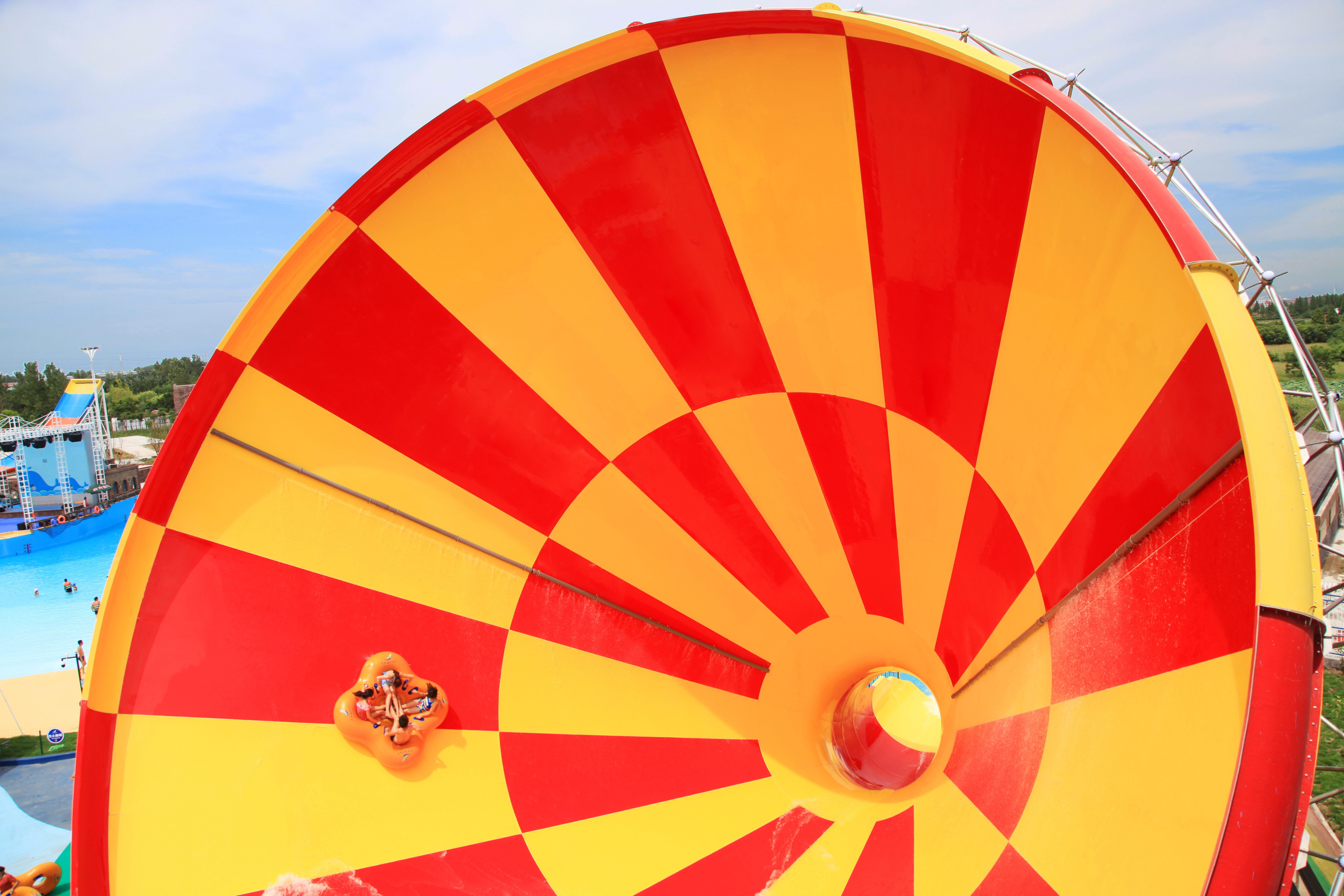Big Tornado Water Slide Of Fiberglass for Water Park Aqua Park Equipment Supplier