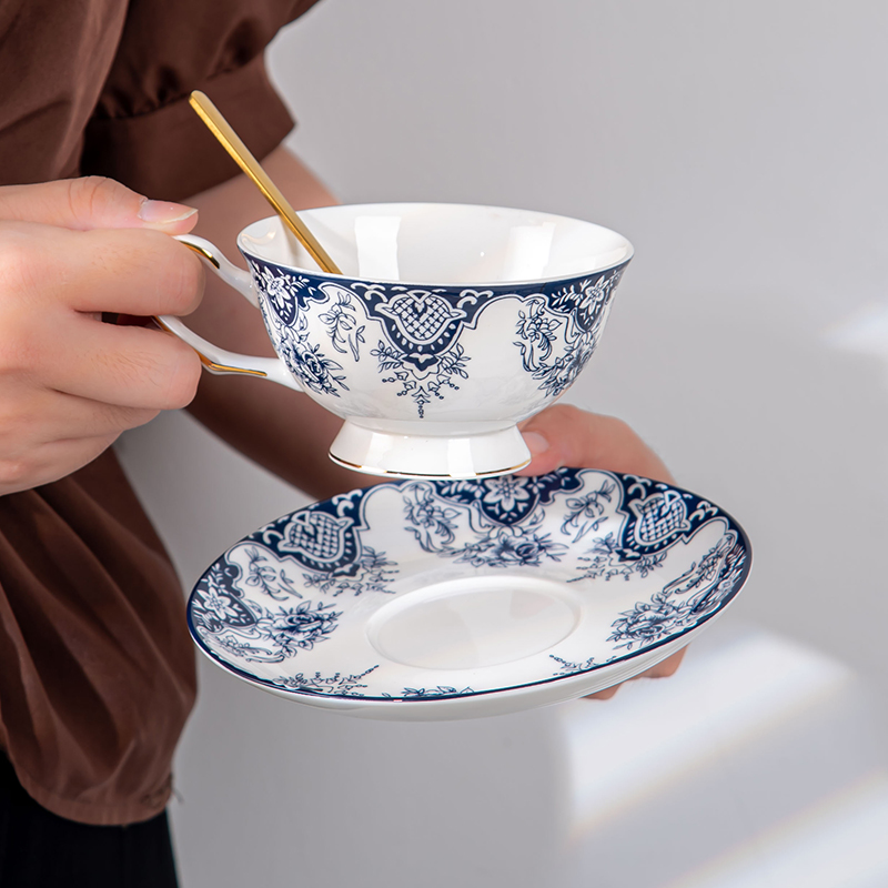 Vintage Design Style 200ml Ceramic Coffee Mug And Saucer Set For Luxury Christmas Gift