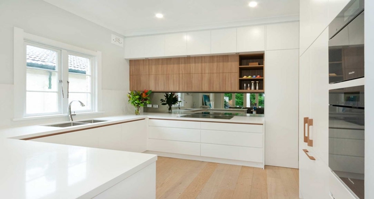 High End Solid Wood Apartment Kitchen Cabinets in Modular Lacquer Shaker Gloss Finish