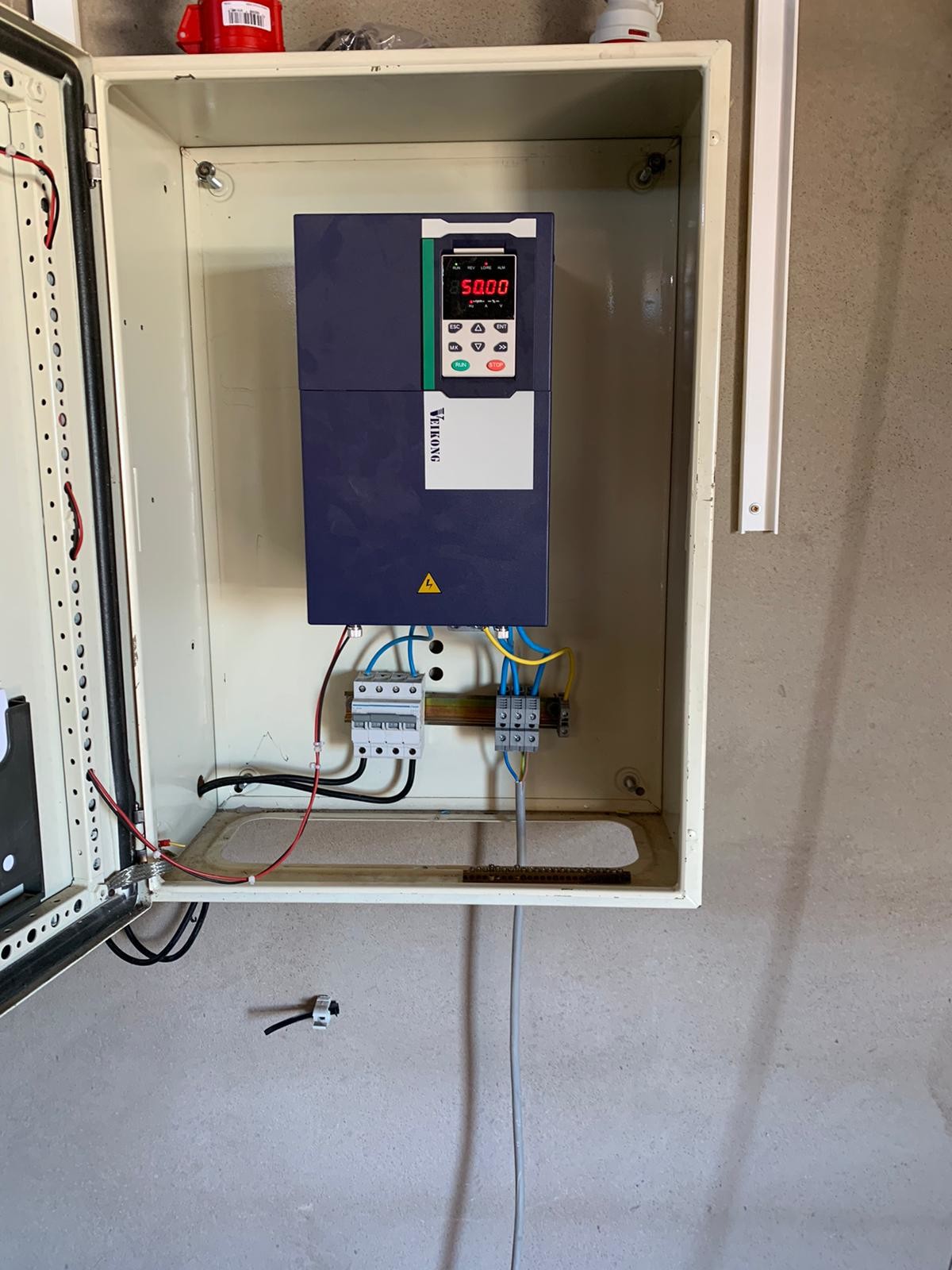 VEIKONG Water Shortage Protection Single Phase Solar Pump Inverter for Solar/Grid Power