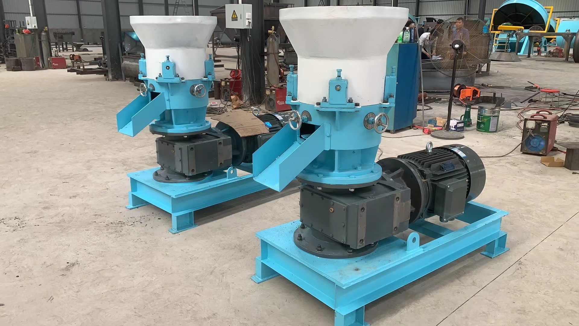 Additional Capability Organic Fertilizer Granulator 20-40% Moisture Content Spherical Granule Shape