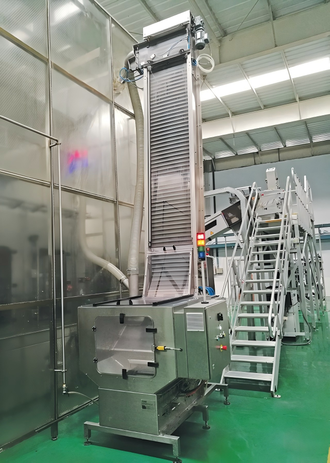 Mineral Bottled Water Filling Production Line Blowing Capping Combi Block